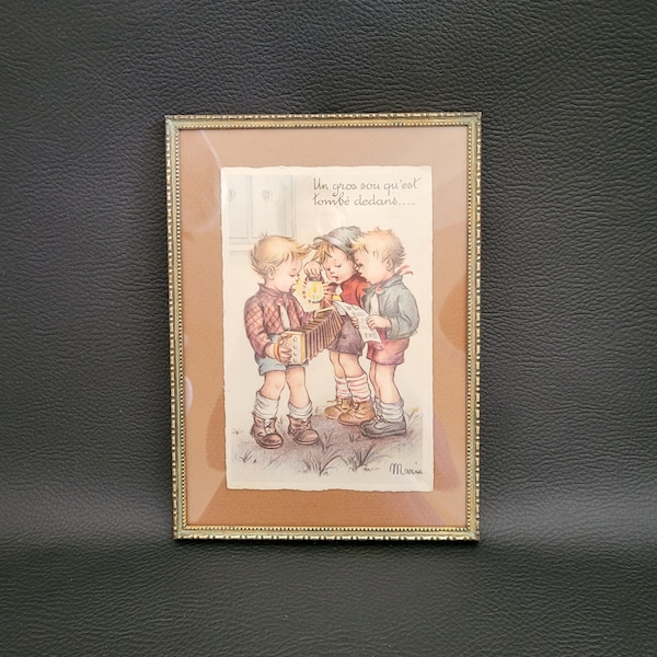 Carte postale ancienne encadrée prête à accrocher dessin humoristique Poulbots en culotte courte 1950 vintage Made in France