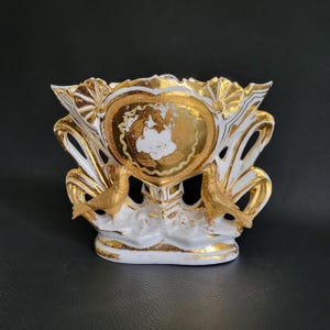 Wedding vase bride vase with a pair of doves white and gold porcelain vase church altar vase 19&#39;s Louis Philippe vase vintage Made in France
