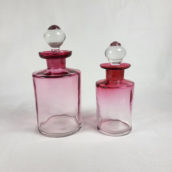 Cristal rose paire de flacons de toilette flacons à lotion à parfum rose dégradé garniture de coiffeuse bouchon émeri vintage Made in France