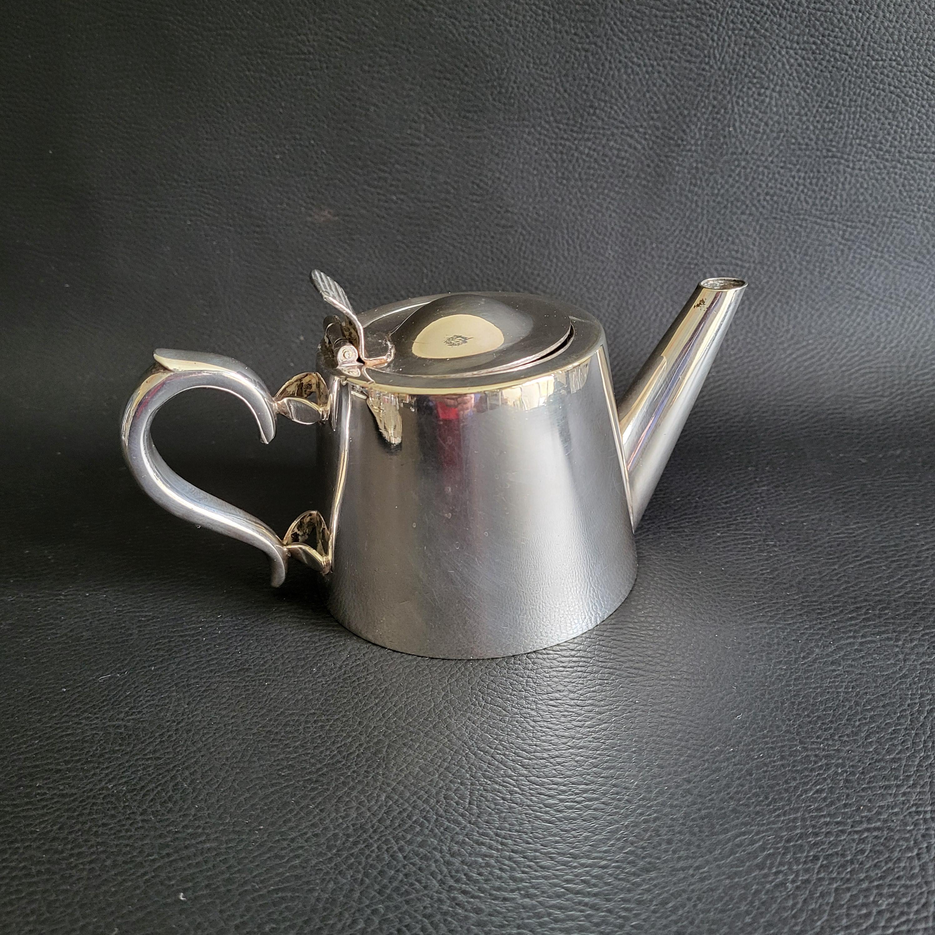 Théière en métal argenté poinçon à la reine - Arts de la table