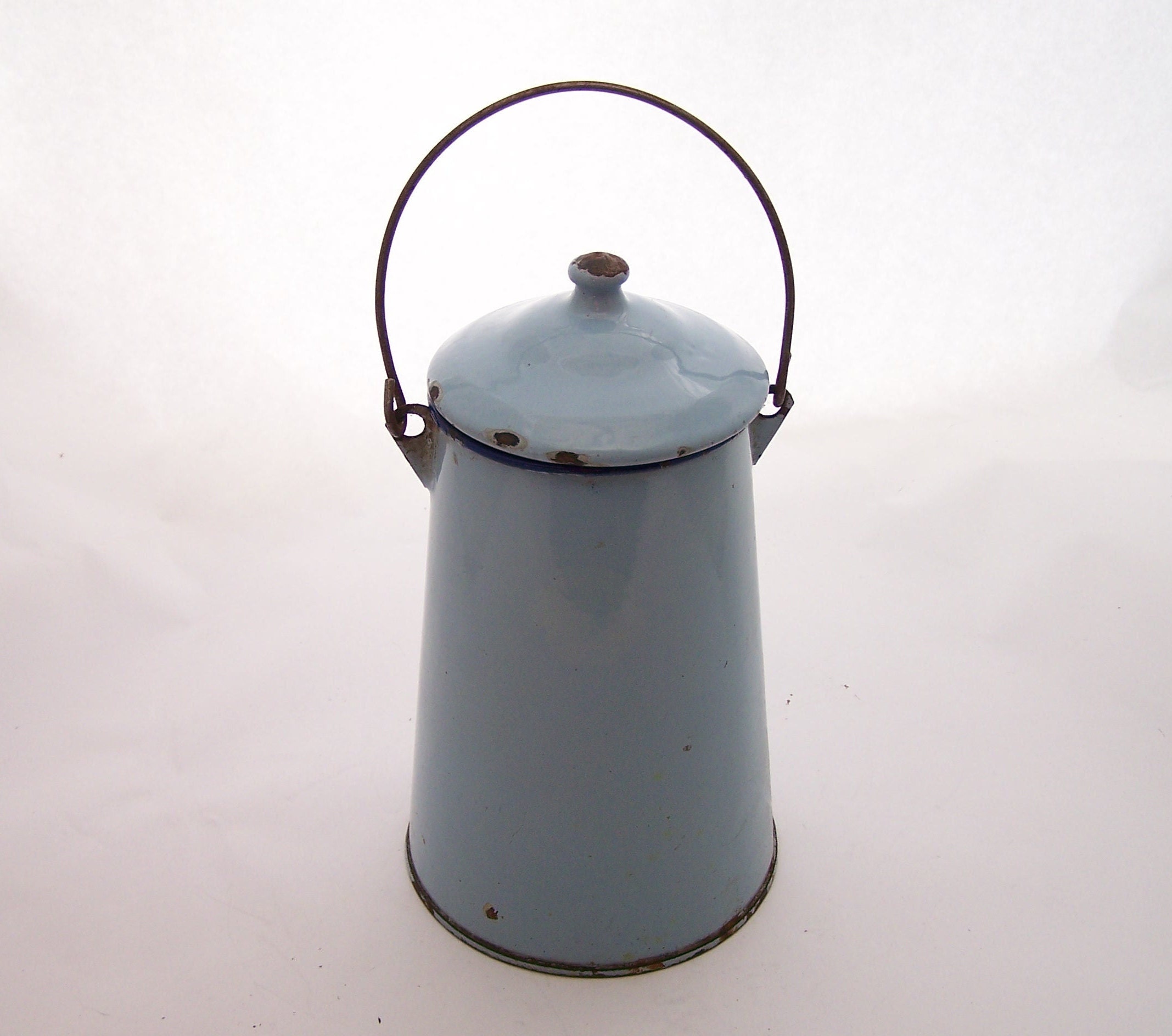 Pot à Lait en Métal Émaillé Bleu Lavande et Liseré Marine Vintage Made in France