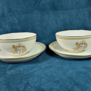2 tazas de té Adolphe Hache y Pépin-Lehalleur porcelana fina de Vierzon monograma D oro bordeado amarillo y gris 1880 París