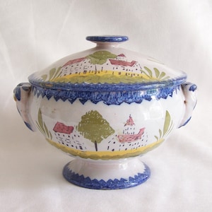Charolles ceramika stara waza wystrój kościoła miska ręcznie malowana tradycyjny wzór niebieskie zęby wilka vintage Made in France