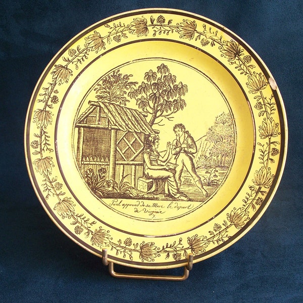 Assiette jaune Choisy le Roi signée Paillart  Hautin scène tirée de Paul et Virginie Bernardin de St Pierre Faïence Choisy-le-Roi 1824/1835