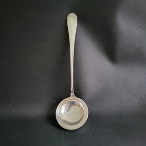 Große Christofle-Schöpfkelle aus silbernem Metall mit Rattenschwanz-Service-Monogramm ED. Vintage-Christofle-Markenzeichen. Hergestellt in Frankreich, 19. Jahrhundert