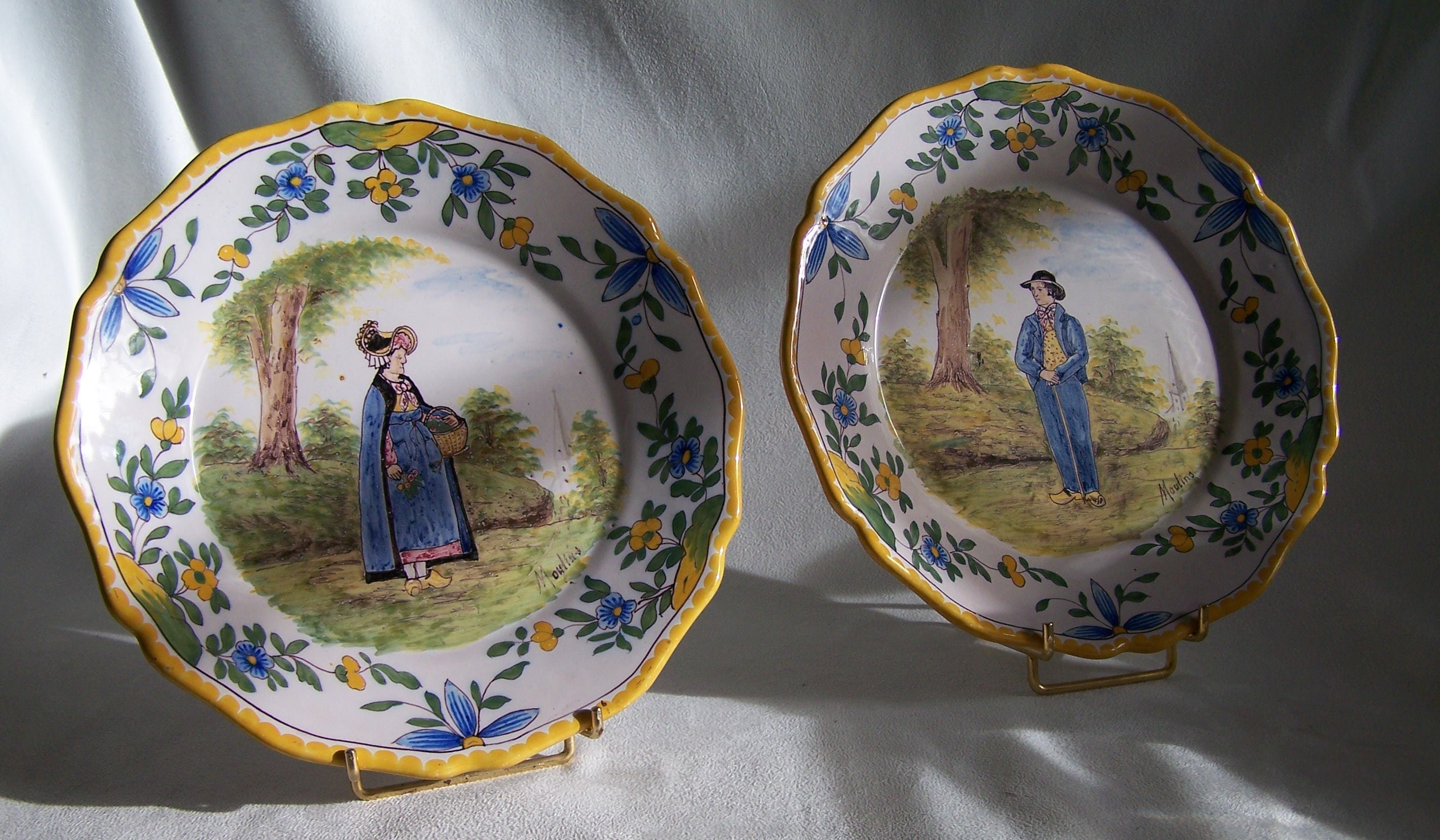 Faïence de Charolles Deux Assiettes Couple en Costume Motif Traditionnel Xixème Siècle Vintage Made 