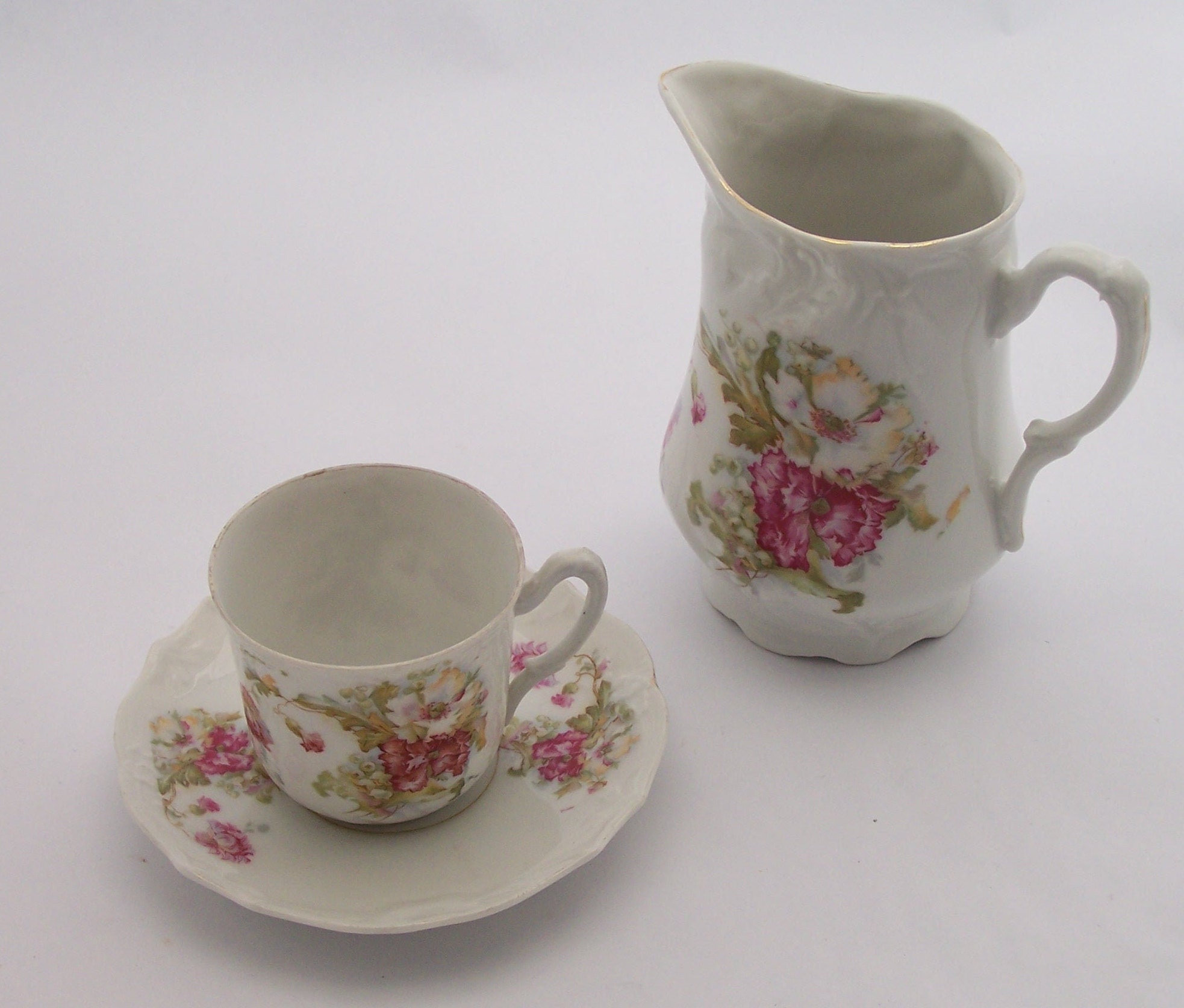 Tasse Sous-Tasse et Crémier en Porcelaine à Reliefs Décor de Fleurs Roses Tasse Pot Lait Assortis Vi