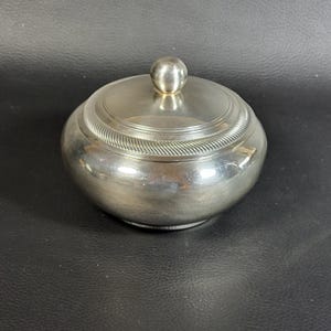 Vintage-Geschenkbox aus silbernem Metall, hergestellt in England