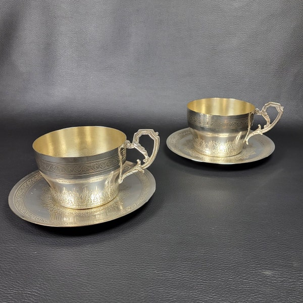 Paire de grandes tasses à thé et sous-tasses en métal argenté orfèvre Georges Huchery 1903  vintage Made in France