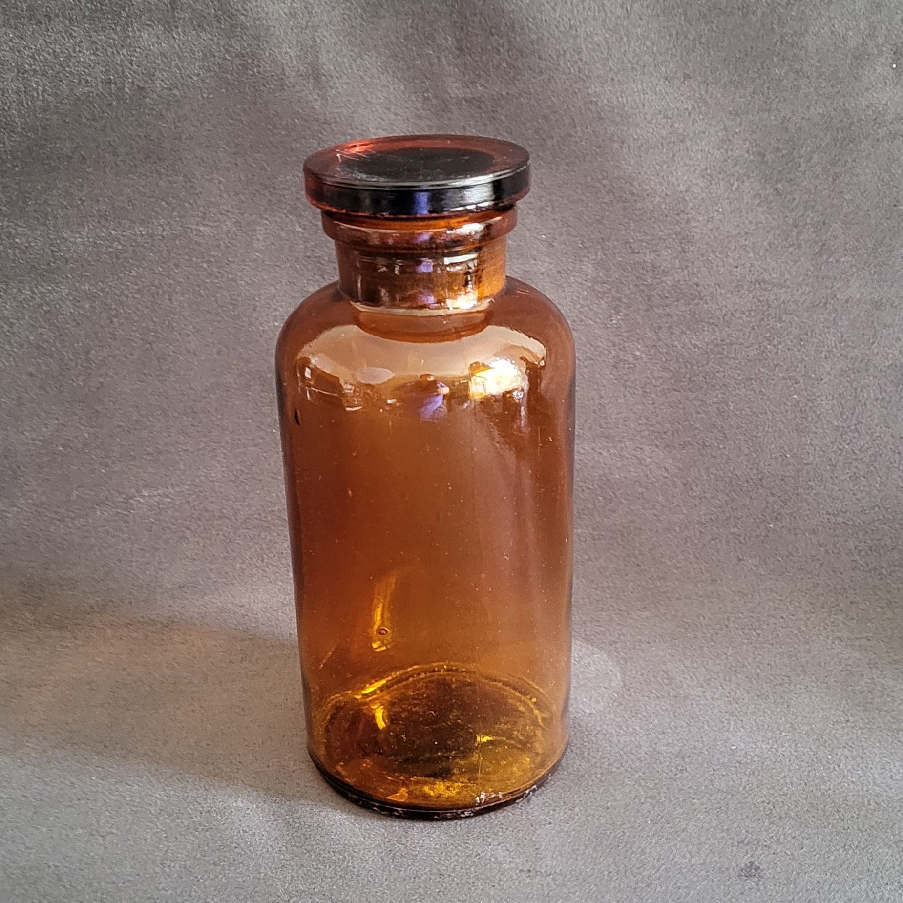 大型の薬局用ボトル、オレンジ色のガラス製薬瓶、薬瓶、薬瓶、薬局の瓶