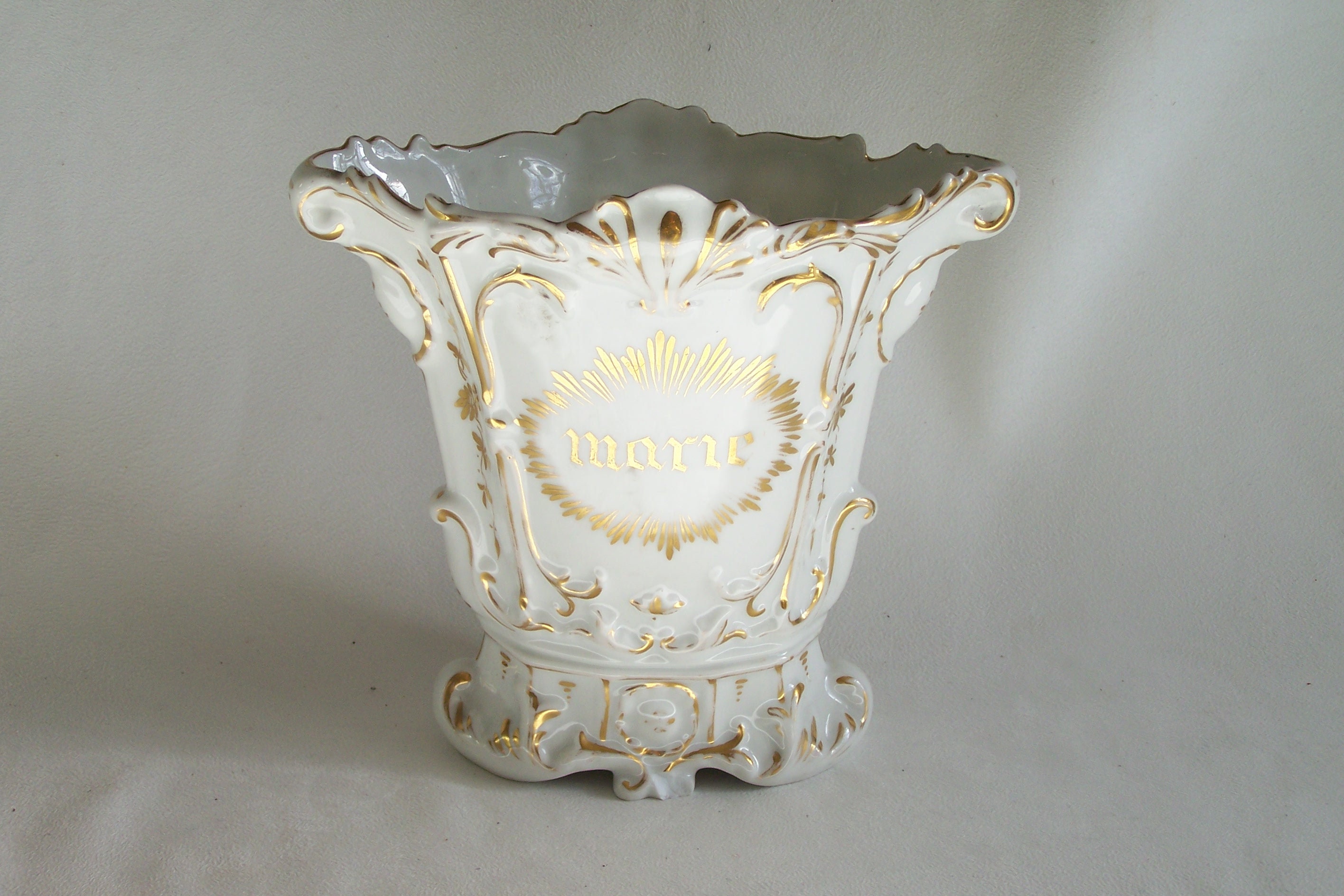 Vase de Mariage ou Vase Mariée en Porcelaine Blanc et Or Vintage Xixème Pour Marie d'église Made in 