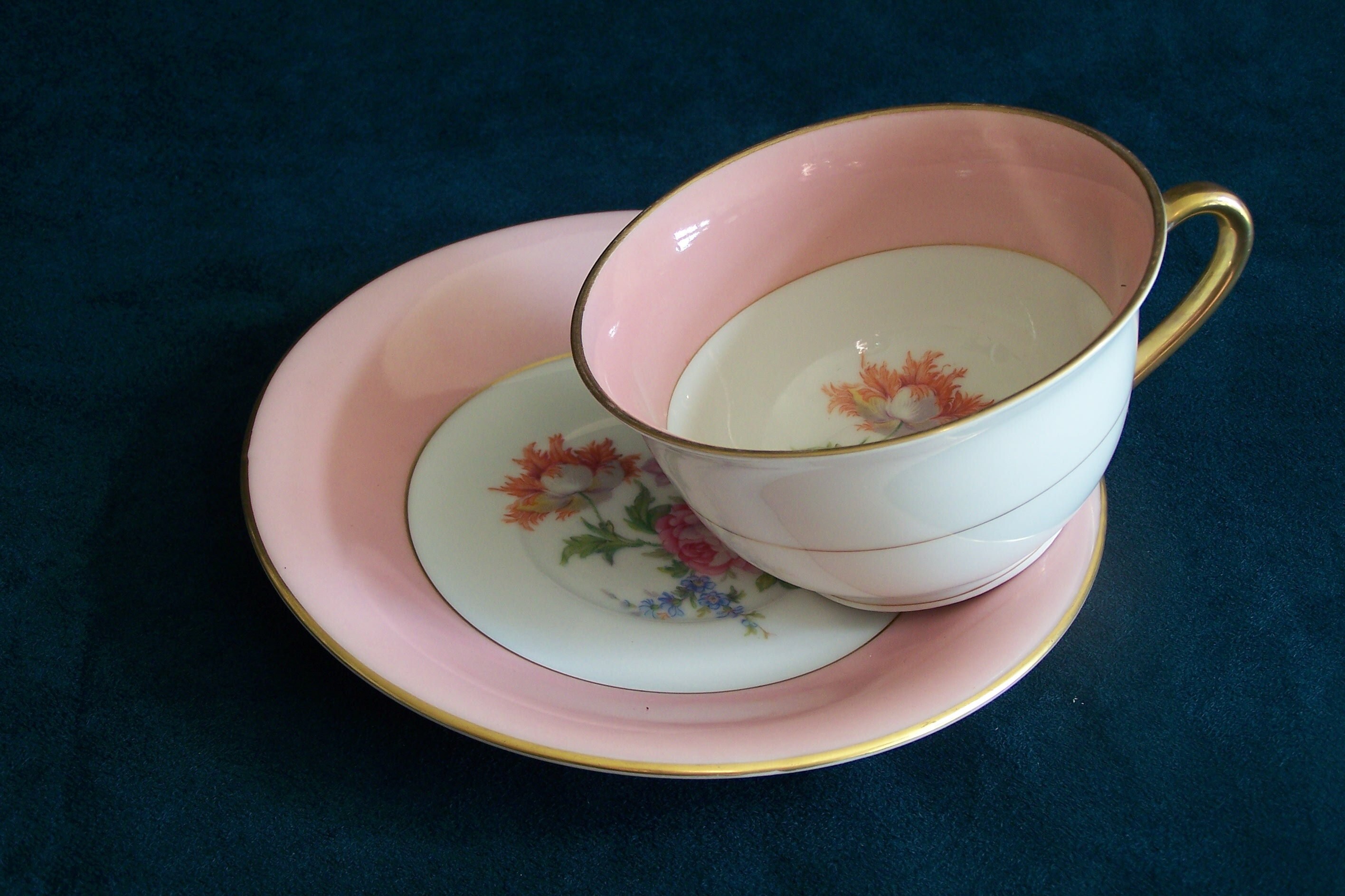 Tasse et Sous-Tasse à Petit Déjeuner ou Tasse Thé Porcelaine de Limoges Décor Rose Fleuri Signée Lpn