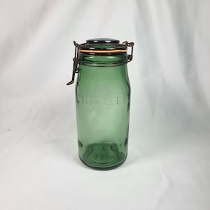 Green glass jar L&#39;Idéale vintage engraved 50.7 US fl oz Made in France