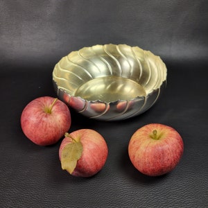 Deep dish fruit bowl salad bowl silver plated dish twisted strips service dish French silversmith hallmark ET vintage Made in France