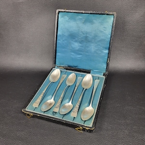 Boulenger Cutlery set of 6 silver plated teaspoons flowered handle in a case blue silk lined 19th vintage  Made in France