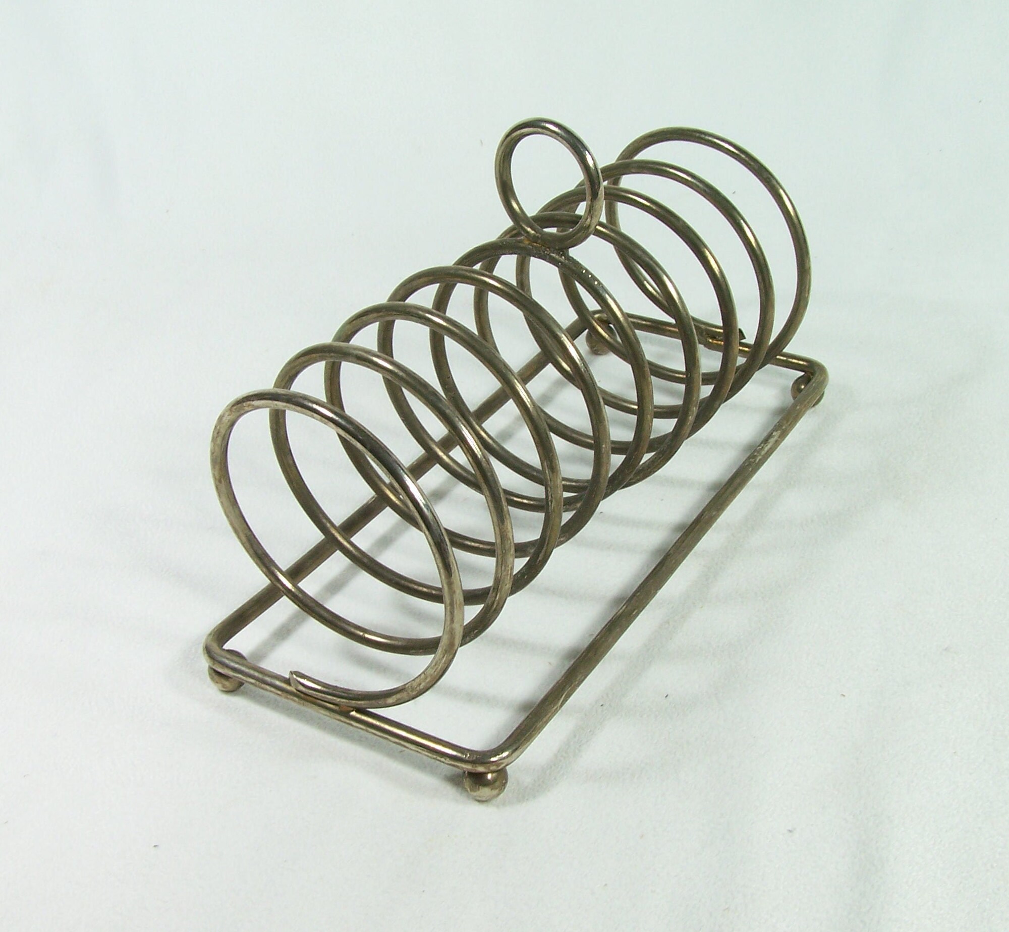 Porte-Toast Pour 8 Tranches .en Métal sur 4 Petits Pieds Boule ou Porte-Lettres Vintage