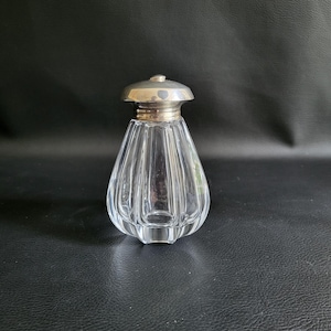 Sugar pourer sugar shaker silver plated duster dredger Ribbed pressed glass vintage
