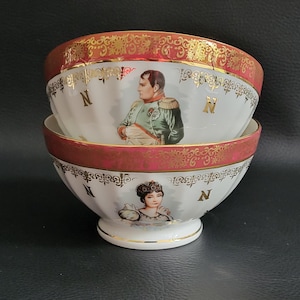 Paar Schalen Napoleon und Josephine, feines Limoges-Porzellan, Deshoulières, Vintage-Dekor in Rot und Gold, Made in France