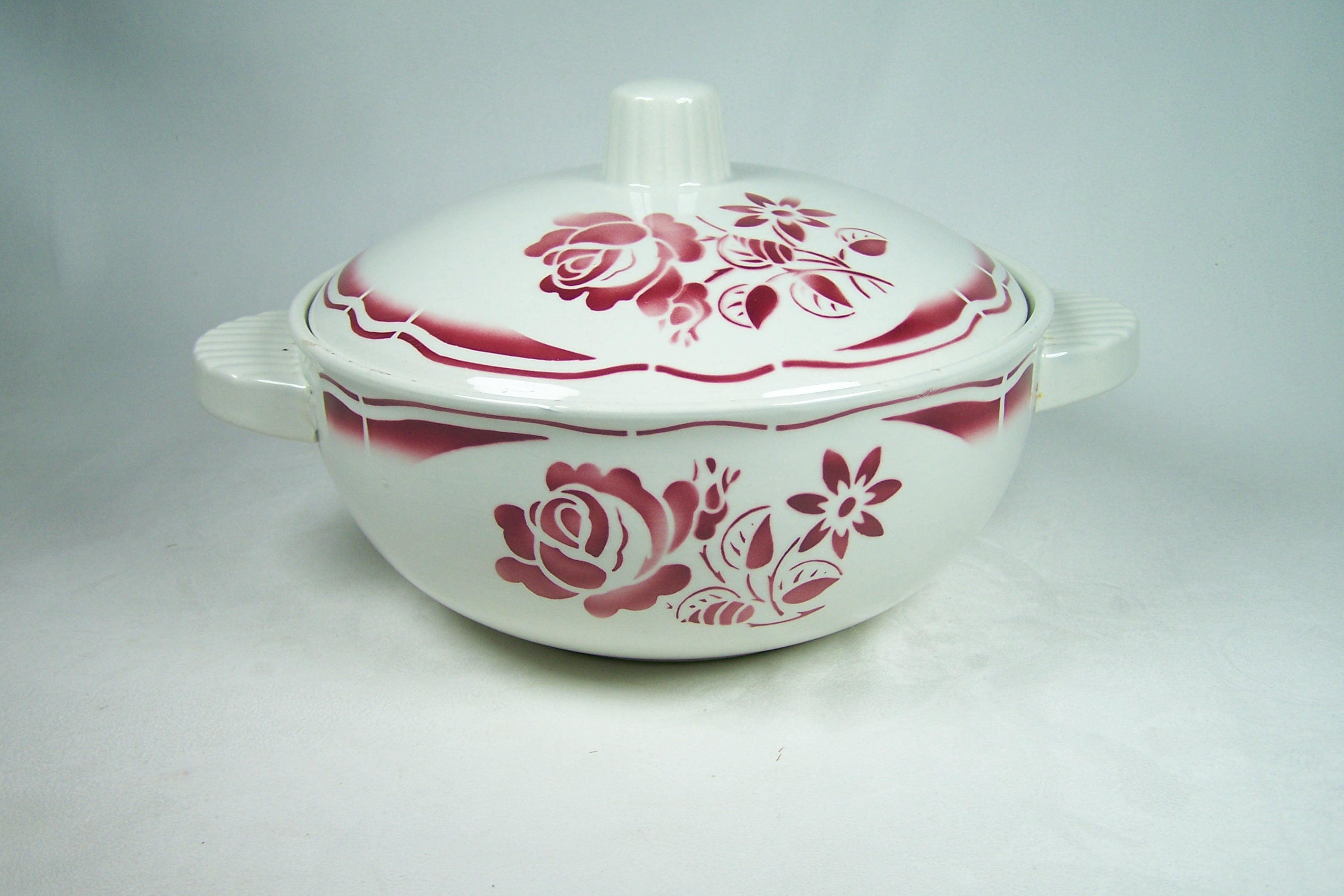 Soupière Badonviller Fleur Rouge et Frise Bordure Porcelaine Opaque 1950 Vintage Made in France