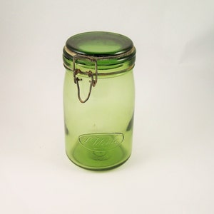 Green glass jar L&#39;Idéale vintage engraved 51 US fl oz Made in France