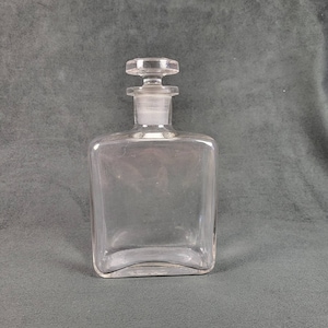 Rechteckige Glasflasche mit Schmirgelverschluss, Vintage-Knotendekor