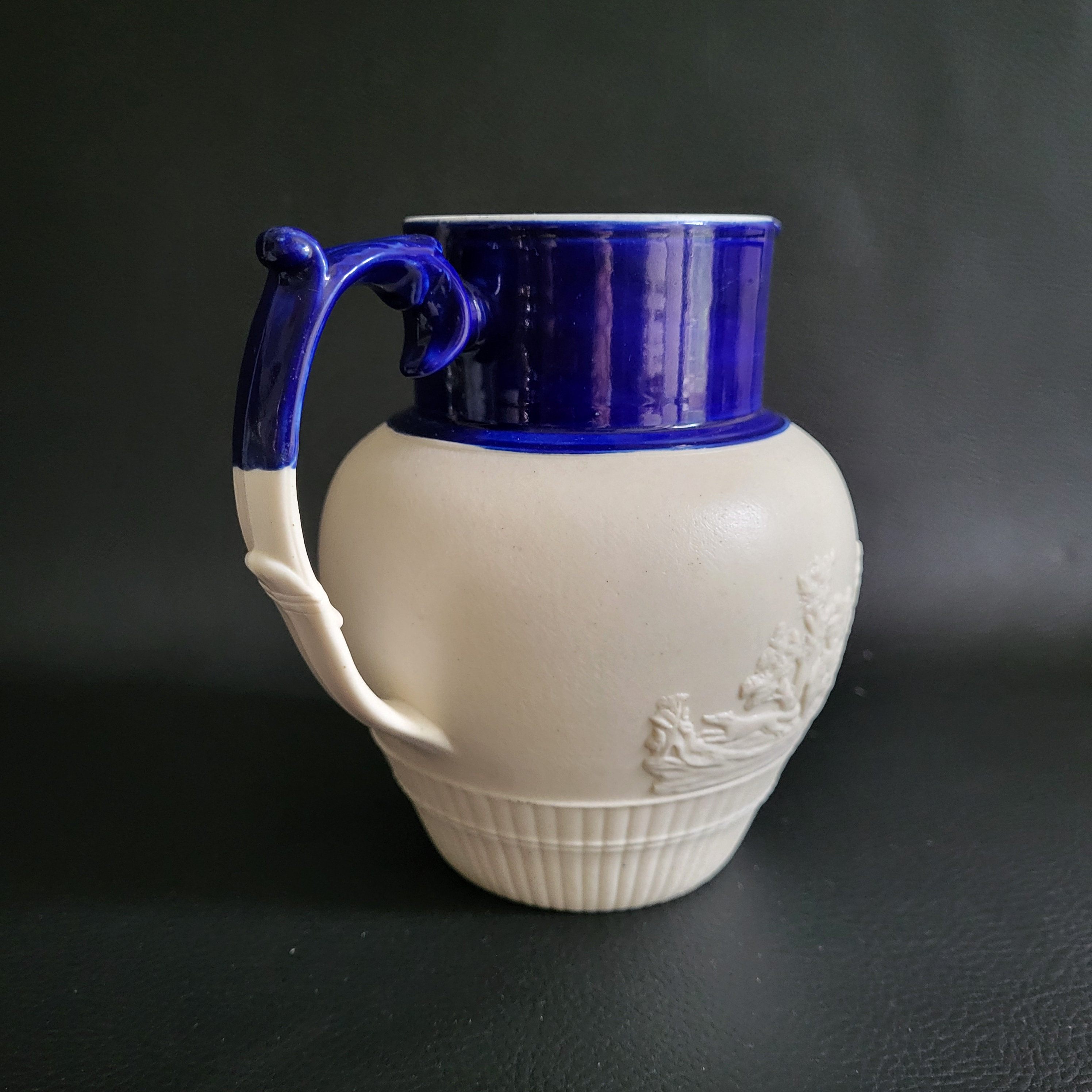 ウェッジウッドスタイル コバルトブルーと白磁のピッチャー