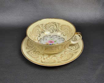 Limoges déjeuner en porcelaine Tasse à thé  beige frise or fleurs porcelaine de Limoges Balleroy et Cie  décorateur Goumot Labesse  France