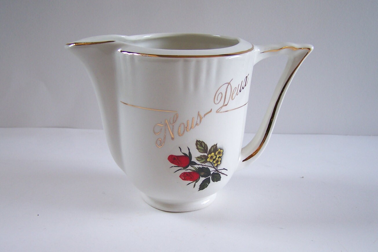 Pot à Lait Nous Deux Crémier, Pot Crème Blanc et Roses Rouges Orchies Moulin Des Loups Vintage Made 