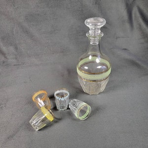 MCM granited liqueur set with 4 colored shot glasses and a carafe vintage Made in France image 6