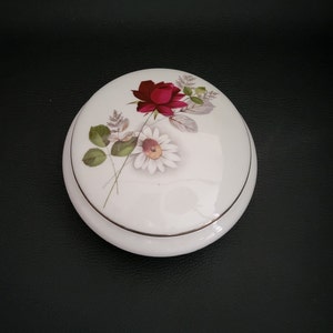 Pillivuyt Boite à bijoux bonbonnière vide poche boite porcelaine de Méhun décor de rose rouge et marguerite vintage Made in France