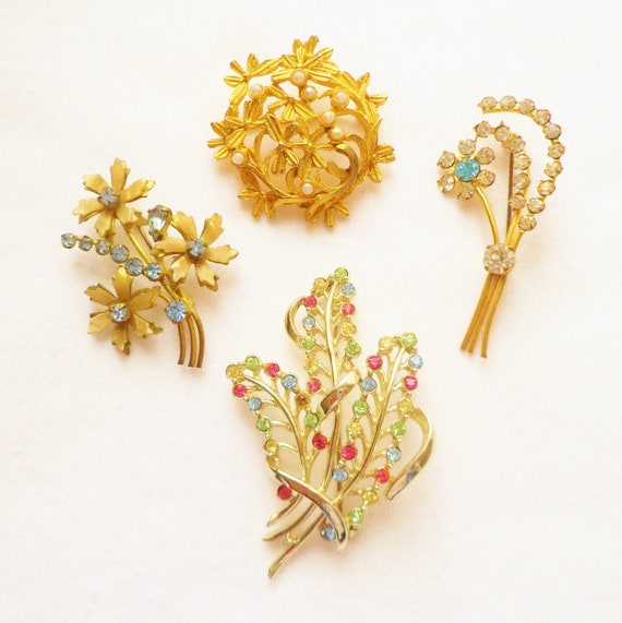 Set Of Four Vintage Brooches ~ Crystal & Pearl Bro
