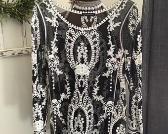 Vintage Embroidered Lace Top Sheer Tunic Blk/Wht Boho Blouse Size Medium Hippie Beach Festival Wear