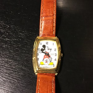 The Walt Disney Co Anniversary Seiko Quartz Mickey Mouse WATCH 2K03-5009