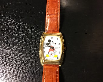 The Walt Disney Co Anniversary Seiko Quartz Mickey Mouse WATCH 2K03-5009