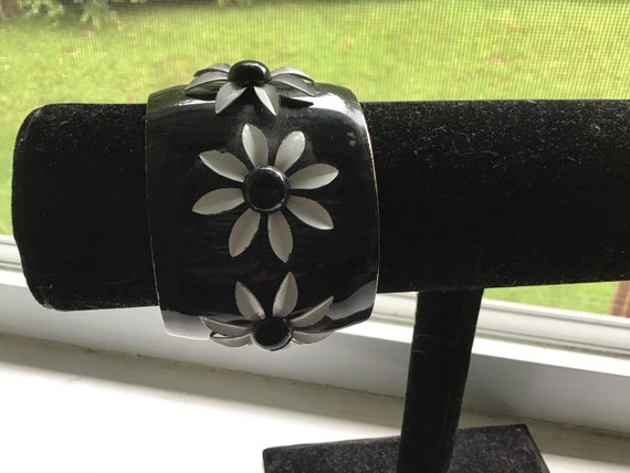 Vintage 60’s Black & White Enamel Floral Flower P… - image 1