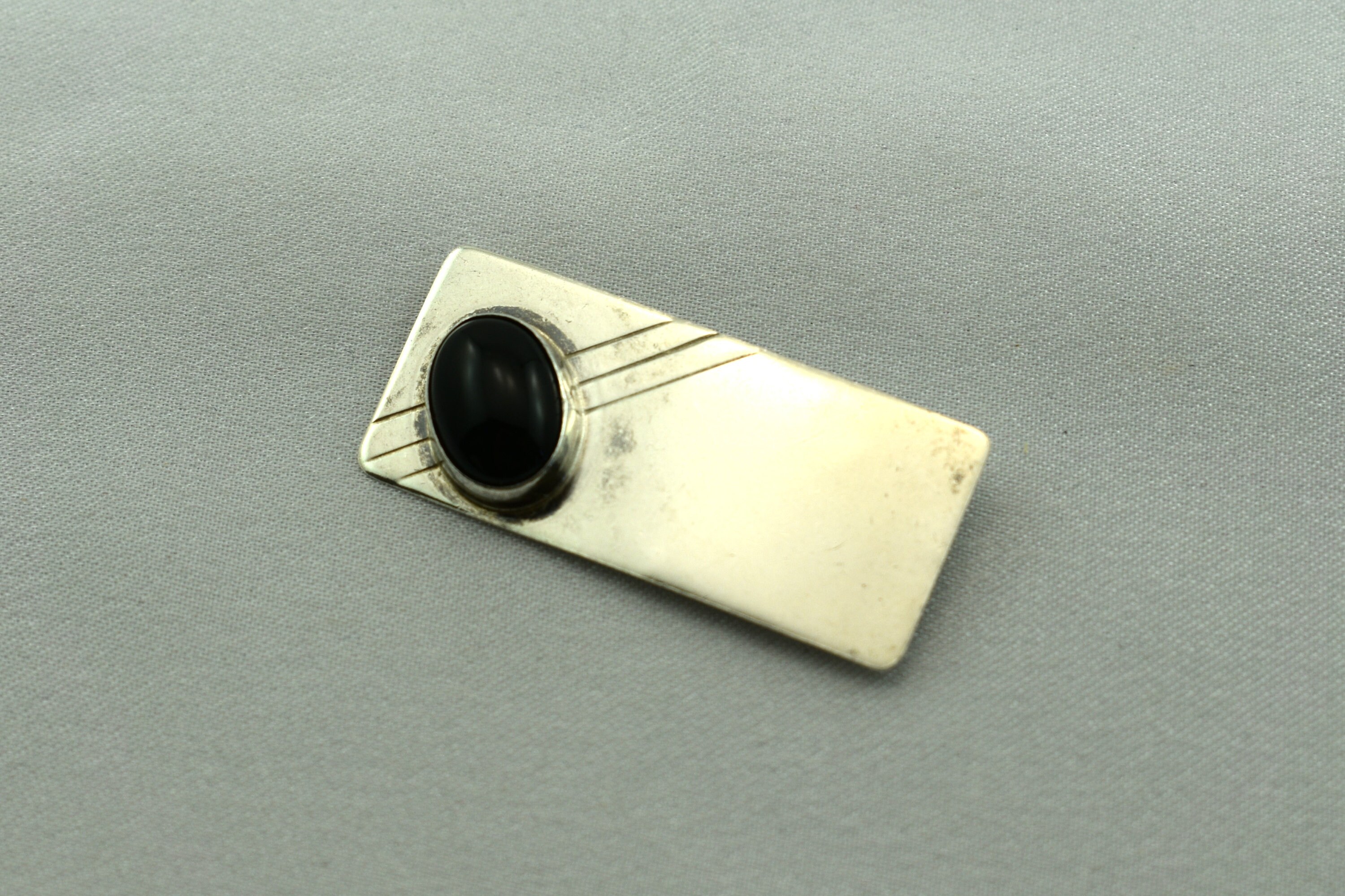 Beautiful Vintage Sterling Silver Onyx Cabochon Brooch/pin