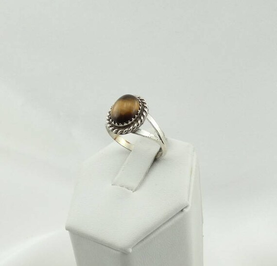 Size 8 Sterling Silver Carved Tiger's Eye Stone Leaf Ring