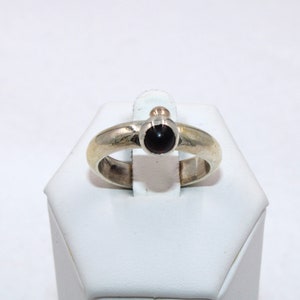 Joli cabochon grenat vintage dans une bague en argent sterling simple taille 8 3/4 LIVRAISON GRATUITE ! #GARNDOT-SR7