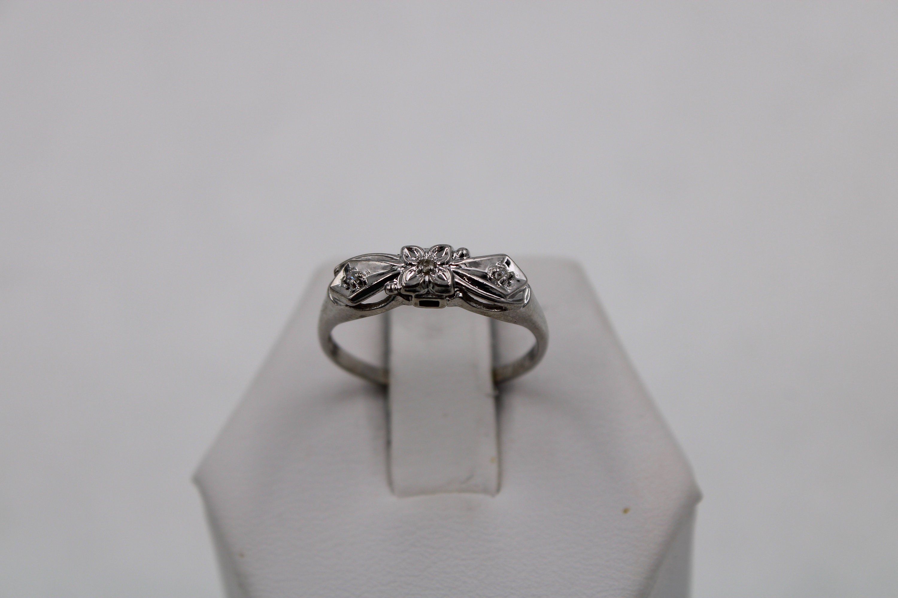 Lovely 1940s Vintage 14K White Gold and Diamond Bow Ring
