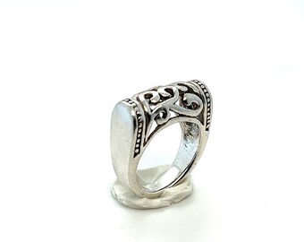 Vintage Swirling Sterling Silver Ring Size 5 3/4 FREE Vintage Swirling Sterling Silver Ring Size 5 3/4 FREE