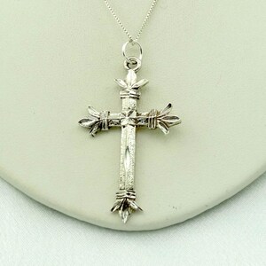 Beautiful Delicate Patterned Vintage Sterling Silver Cross Pendant. FREE SHIPPING 16&quot; Sterling Silver Chain Included! #162X125-XP4