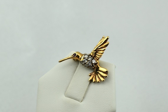 Dazzling 14K Yellow Gold Hummingbird Brooch With … - image 1