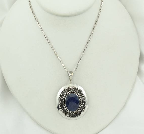 Substantial Faceted Blue Sapphire In A Vintage St… - image 1