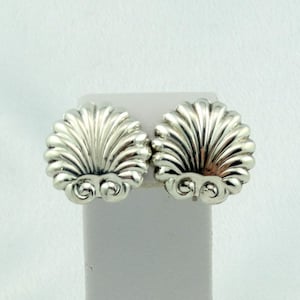 Lightweight Calmshell Sterling Silver Screw Back Earrings FREE SHIPPING! #CLAM-ERG7