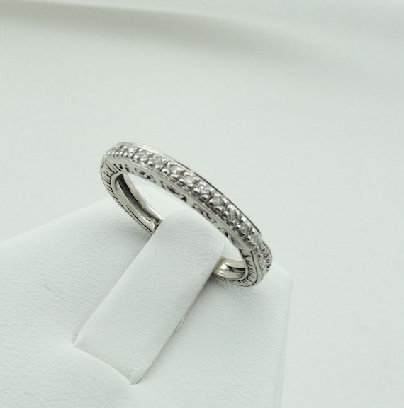 Stunning Pave Set Round Brilliant Diamonds With De