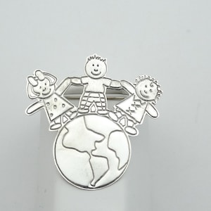 Children &quot;Hands Across The World&quot; Sterling Silver Brooch/Pin FREE SHIPPING!  #WORLD-PN2