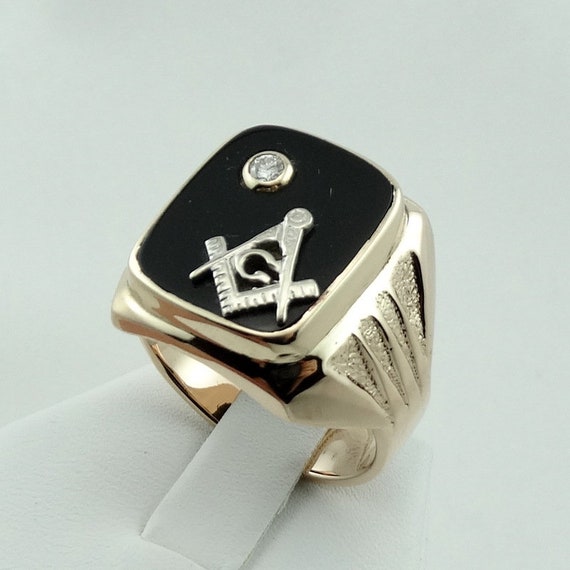 Handsome Vintage 14K Yellow Gold Diamond and Onyx… - image 3