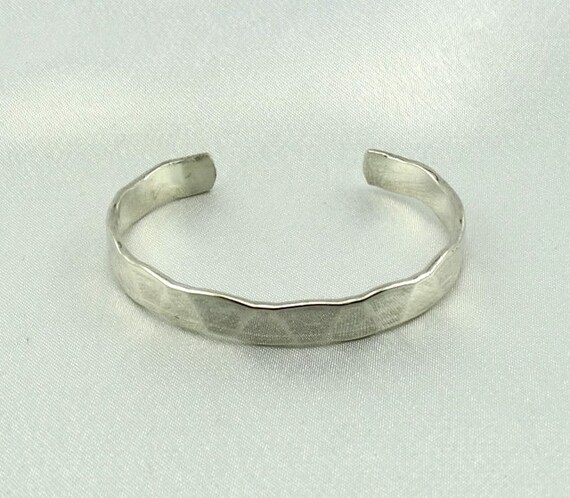 Beautiful & Unique Hammered Pattern Solid Sterlin… - image 4