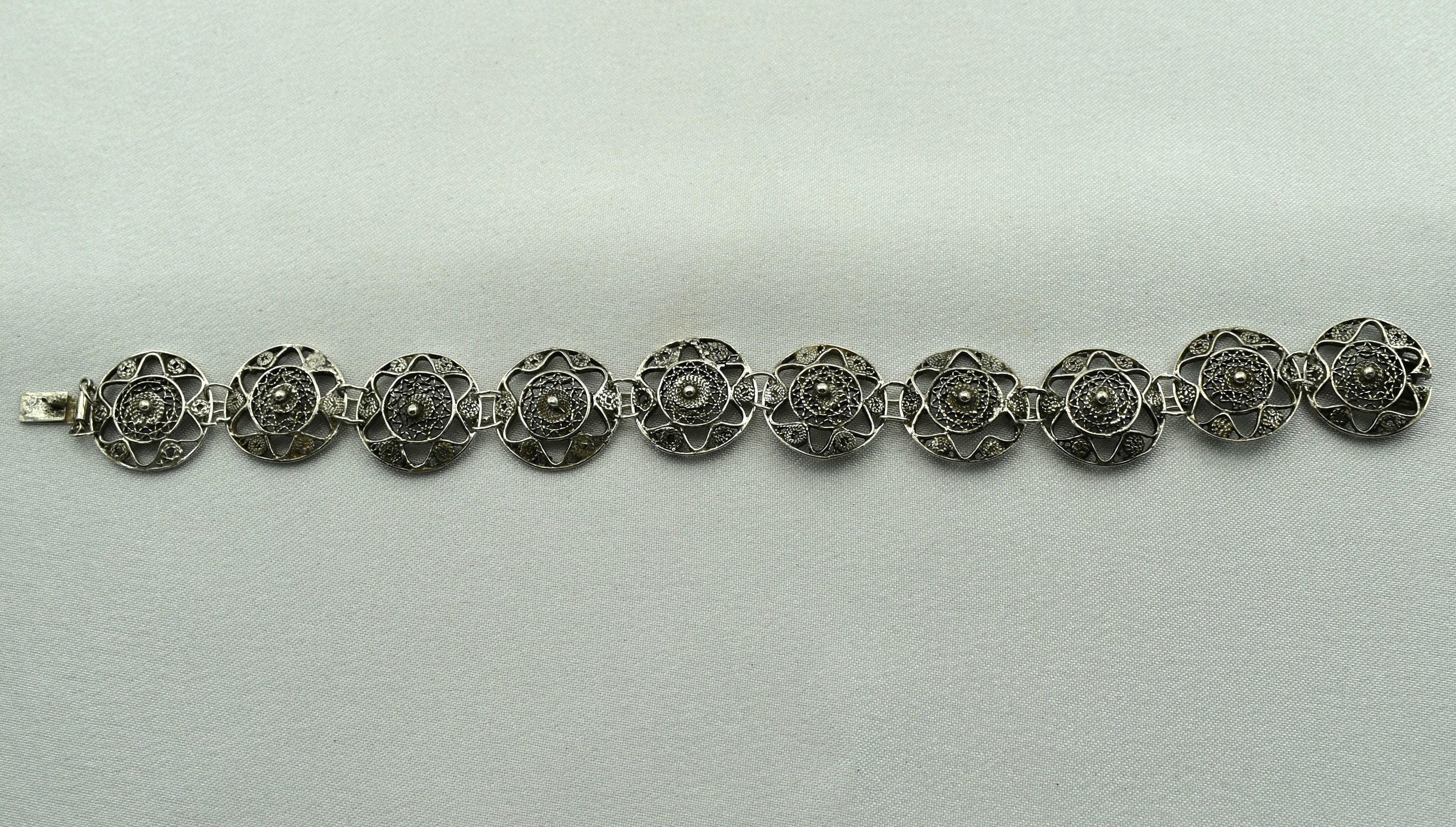 Delicate Vintage Sterling Silver Detailed Star Round Link