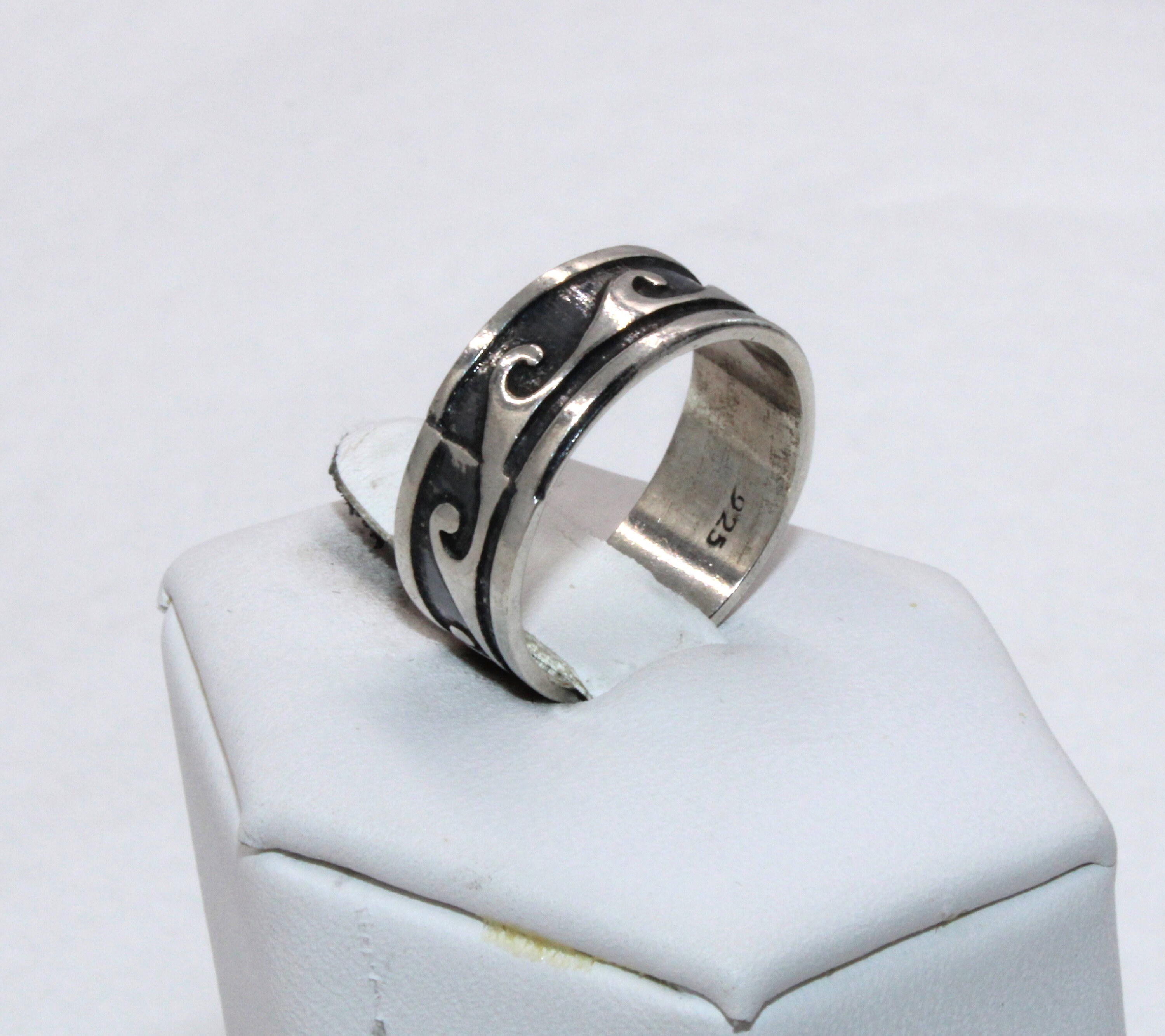 Vintage Wave Design Sterling Silver Band Ring Size 7 FREE SHIPPING